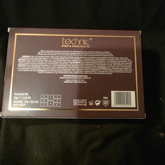 Technics Soft Glow Eyes & Face Palette - Gold, Brown, and Tan Shades - Picture 2 of 2